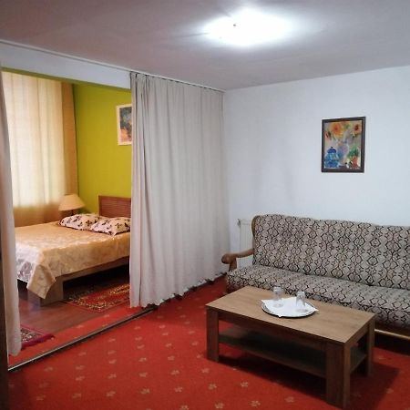 Hotel Rares Botoşani Esterno foto