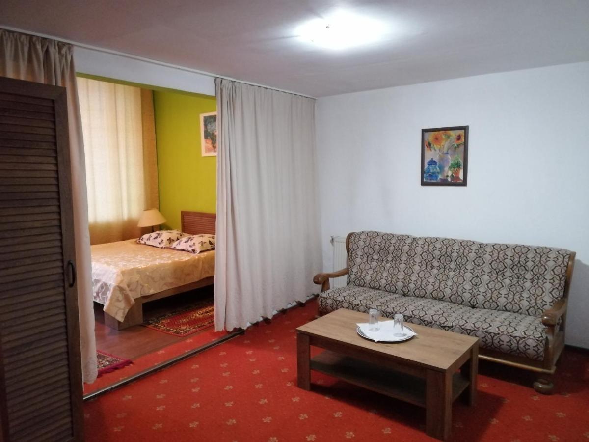 Hotel Rares Botoşani Esterno foto