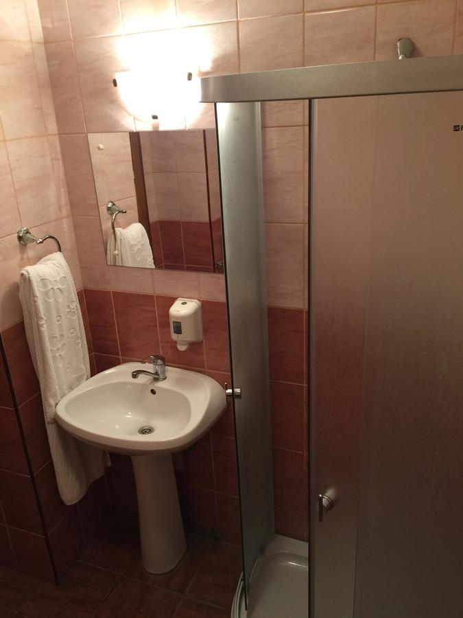 Hotel Rares Botoşani Esterno foto
