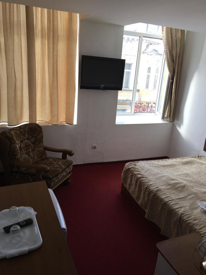 Hotel Rares Botoşani Esterno foto