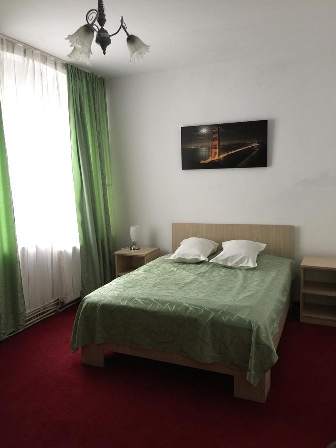 Hotel Rares Botoşani Esterno foto