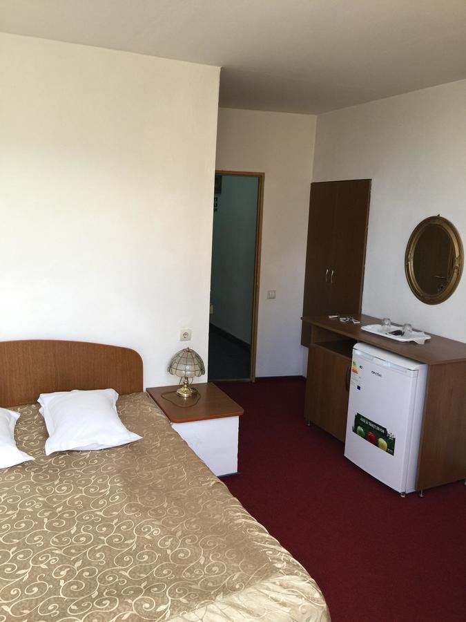 Hotel Rares Botoşani Esterno foto