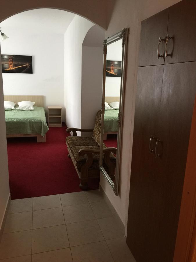 Hotel Rares Botoşani Esterno foto