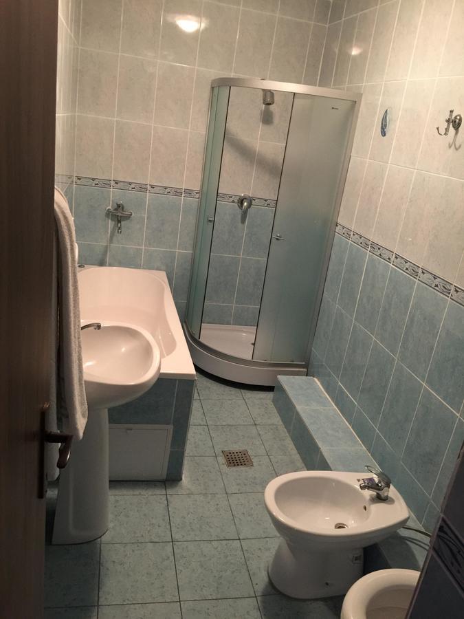 Hotel Rares Botoşani Esterno foto