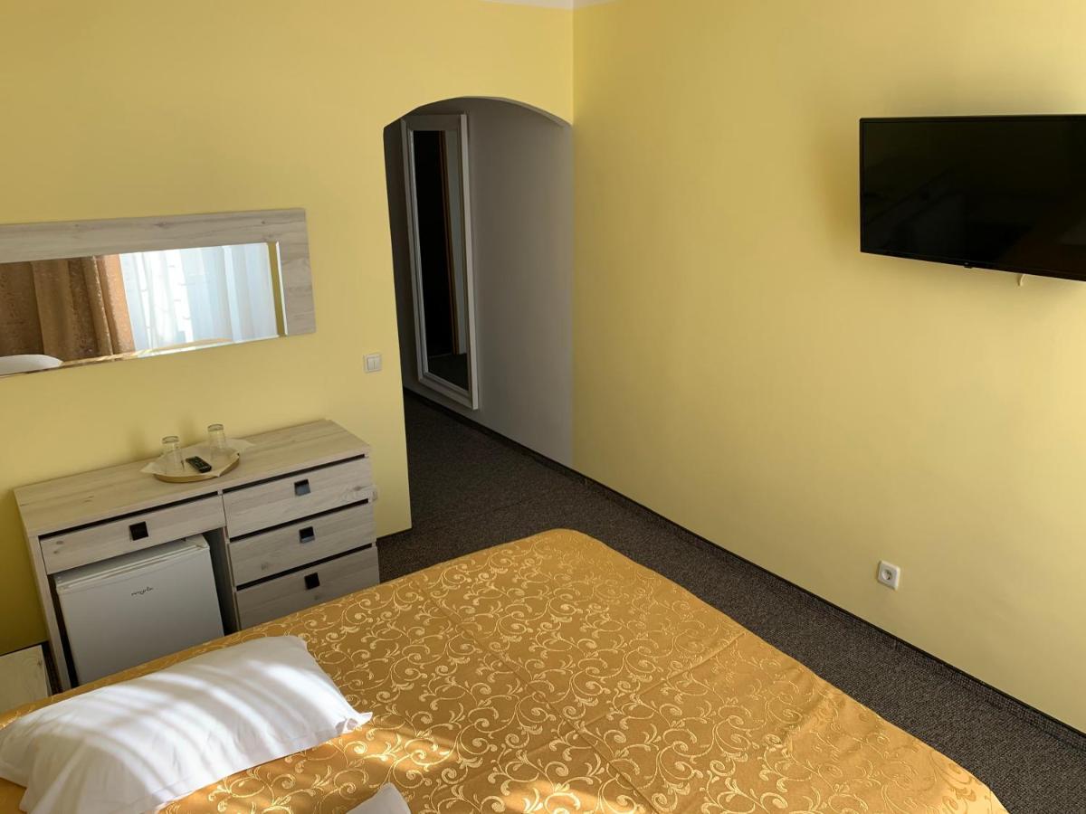 Hotel Rares Botoşani Esterno foto