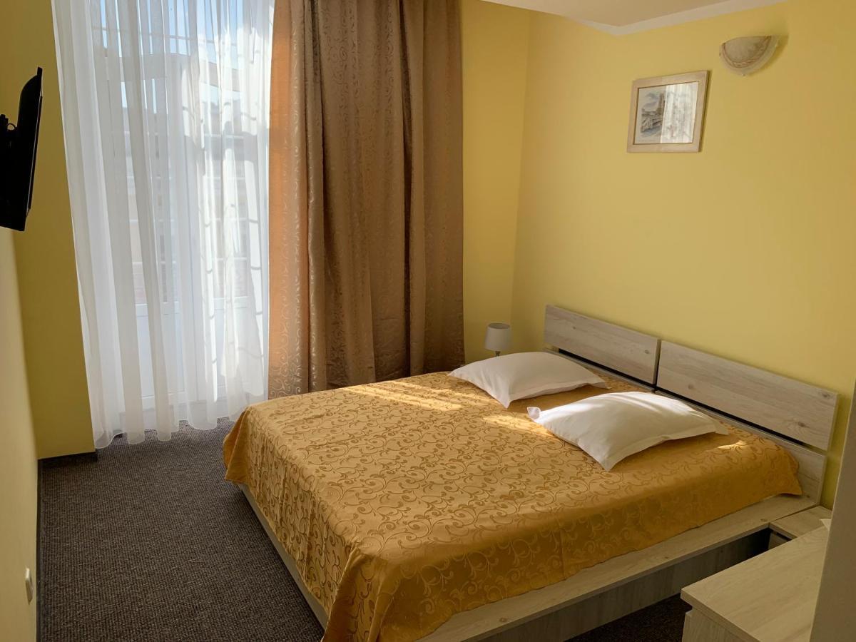 Hotel Rares Botoşani Esterno foto
