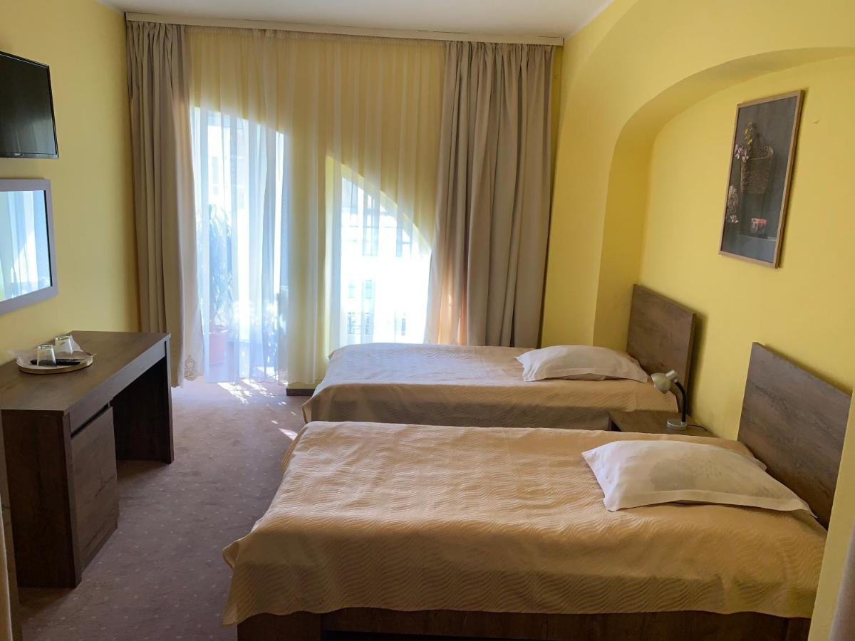 Hotel Rares Botoşani Esterno foto